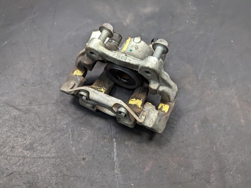 Rear Right Brake Caliper 2019 Jeep Grand Cherokee 68052376AA 2011 2012 - 2020