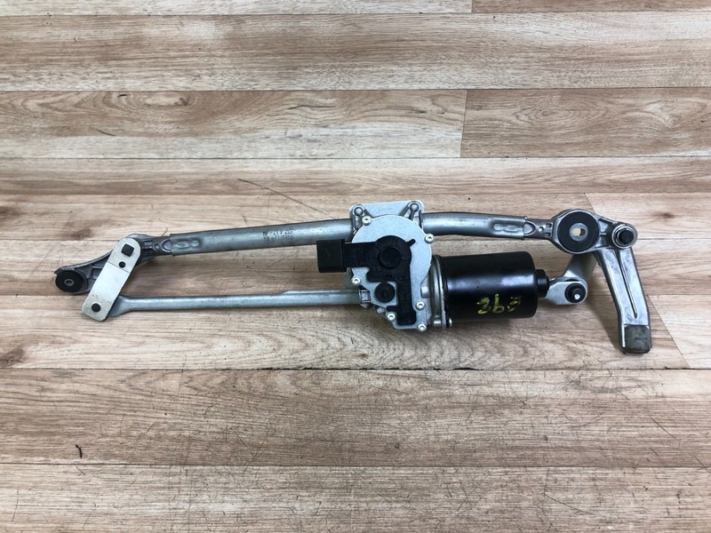BMW E90 E92 E93 325 328 330 335 M3 OEM FRONT WINDSHIELD WIPER WITH MOTOR 06-13 4