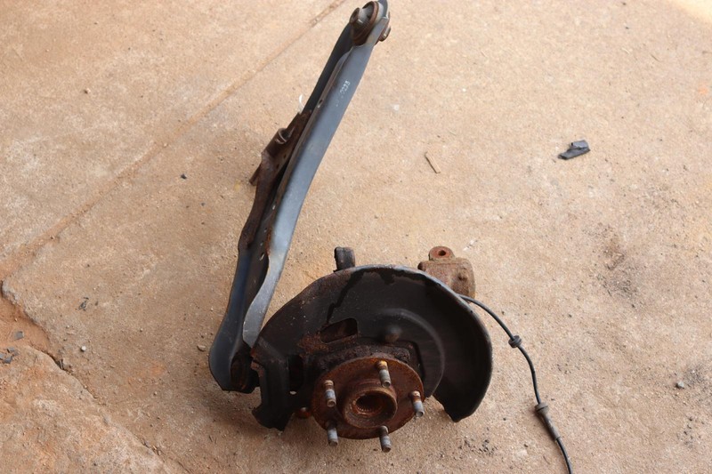 2015-2020 NISSAN ROGUE AWD FRONT RIGHT SPINDLE KNUCKLE HUB W/ CONTROL ARM OEM