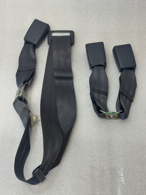 1999 4RUNNER REAR CENTER SEAT BELT SEATBELT LATCH BUCKLES DARK GRAY OEM. b42