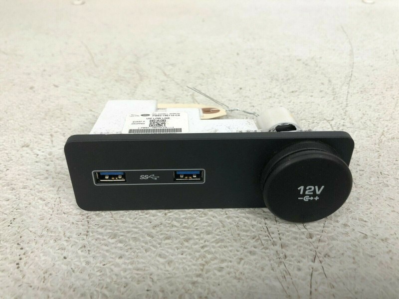 ⭐2017-2019 JAGUAR XE CENTER CONSOLE AUX USB PORT POWER PANEL ASSY OEM LOT2258