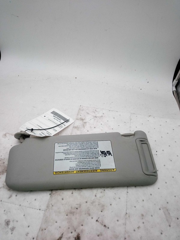 Used Right Sun Visor fits: 2014 Toyota Rav4 illuminated gasoline w/extension Rig