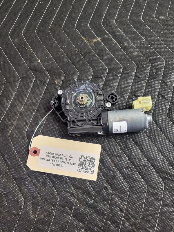 2018-2024 Audi Q5 Sunroof Sun Roof Window Glass Front Motor OEM 3G9877795J