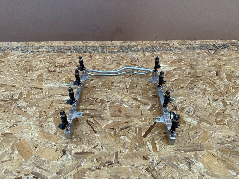 FORD MUSTANG GT 2018-2023 OEM ENGINE MOTOR FUEL RAIL WITH INJECTORS 5.0L ASSY