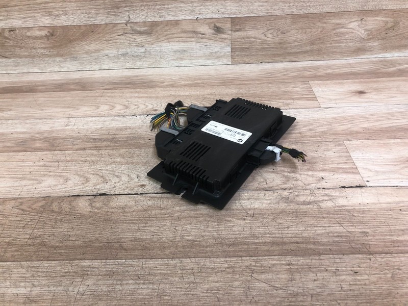 BMW E82 E88 128 135 OEM FRONT LIGHT FOOTWELL BODY CONTROL MODULE 2008-2013