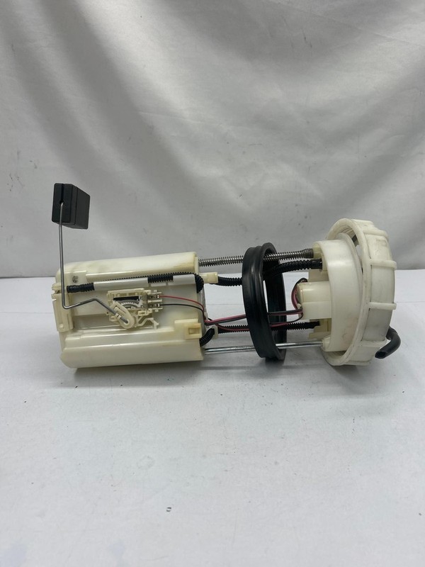 2005 to 2010 Jeep Grand Cherokee fuel pump assembly gasoline