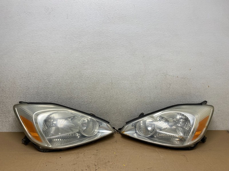2004 2005 Toyota Sienna Left+Right Set Side Halogen Headlights R8192 DW