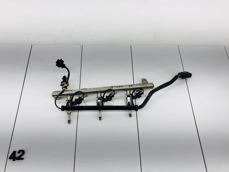 13-17 CHEVROLET TRAVERSE 3.6L GAS ENGINE RIGHT SIDE FUEL INJECTOR RAIL TUBE OEM