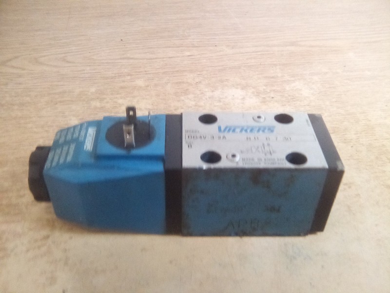 Vickers DG4V-3-2A-MUB-7-30 Hydraulic Valve