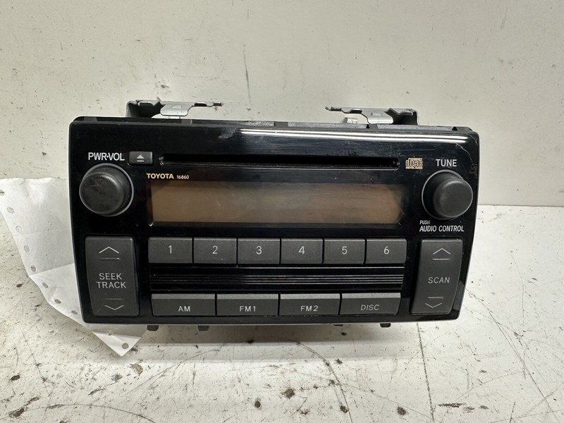 2005-2006 Toyota Camry LE XLE Radio Stereo 2 DIN Disc CD Player