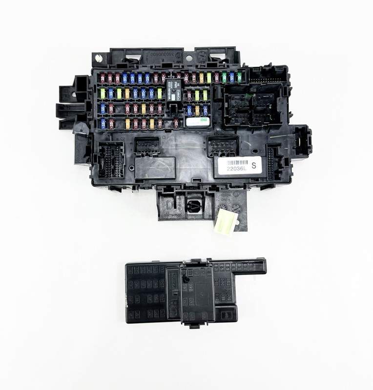 2013-2014 Ford Edge Fuse Box Relay Control Junction Unit OEM EC3T-14B476-BA