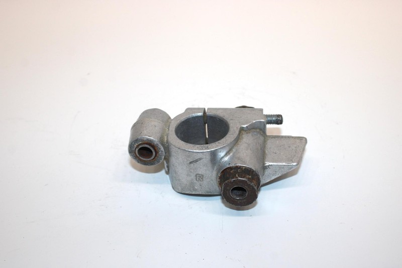 1994 Yamaha Vmax 600 Oem Right Suspension Bracket 84M-2377E-00-00 SY25
