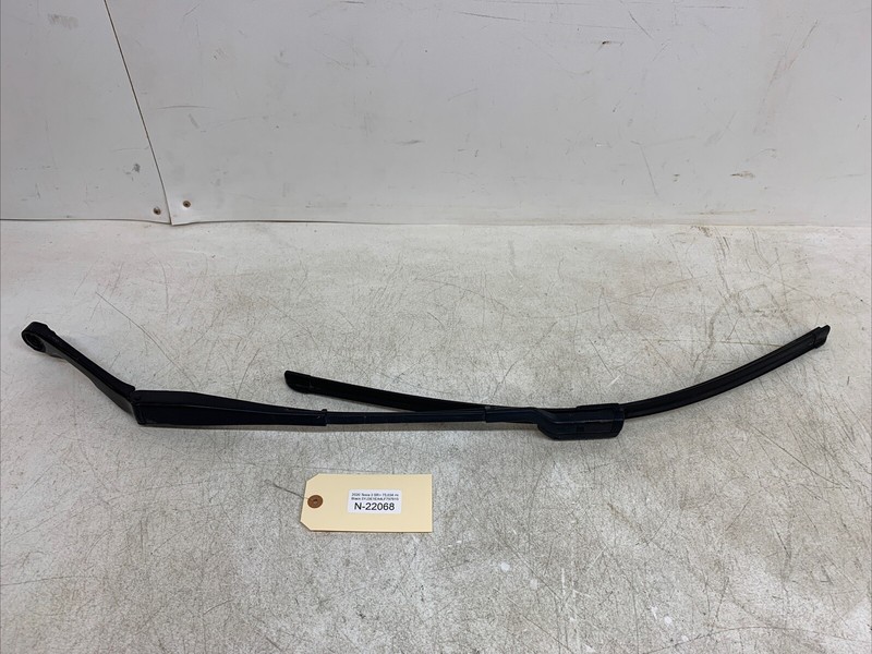 ⚡️17-22 TESLA 3 FRONT LEFT WINDSHIELD WIPER ARM W/BLADE 1076728-00-D 22068 U18