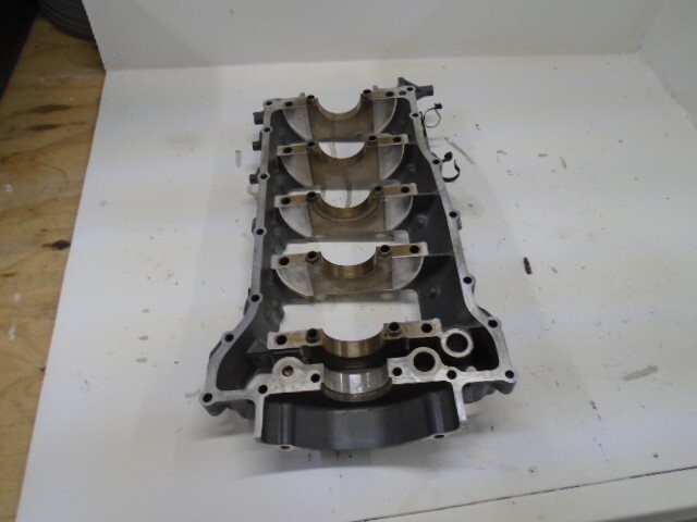 FRONT HALF of YAMAHA 350hp OUTBOARD CRANKCASE ASSY BLOCK 6AW-15100-04-00 350 hp