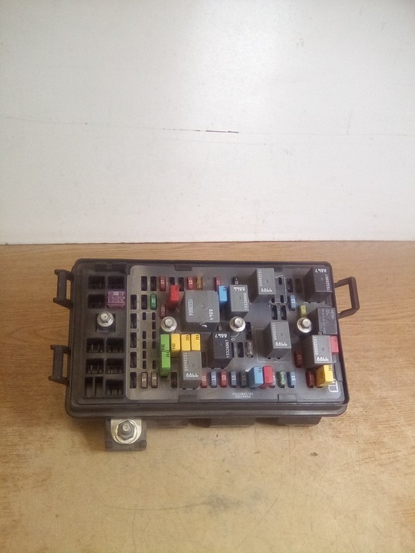 2015 Mack Fuse/Relay Box 22273824
