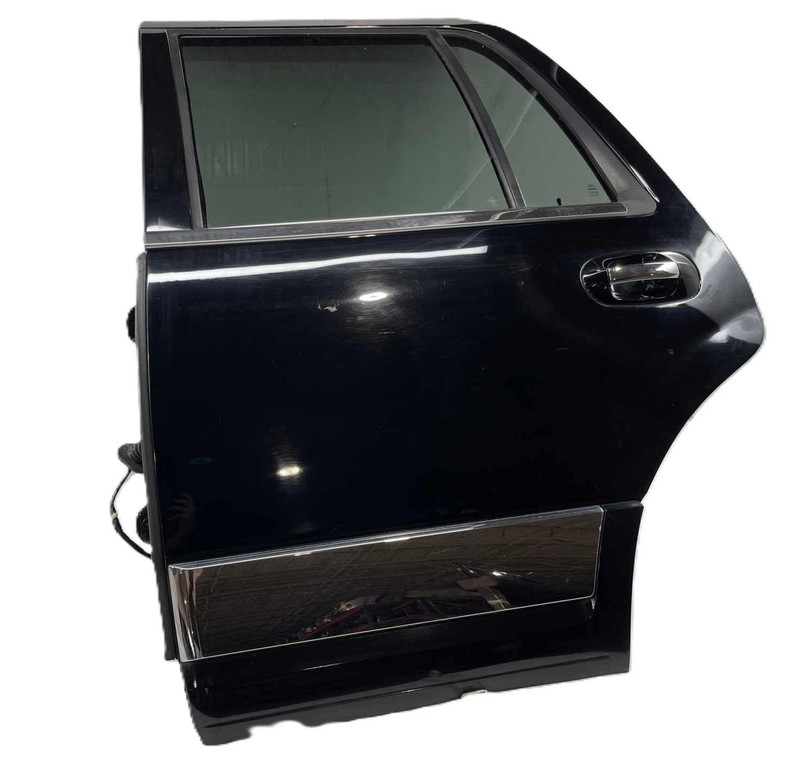 2007-2017 Lincoln Navigator LH Driver Rear Door Assembly W/ Panel & Glass Scuffs
