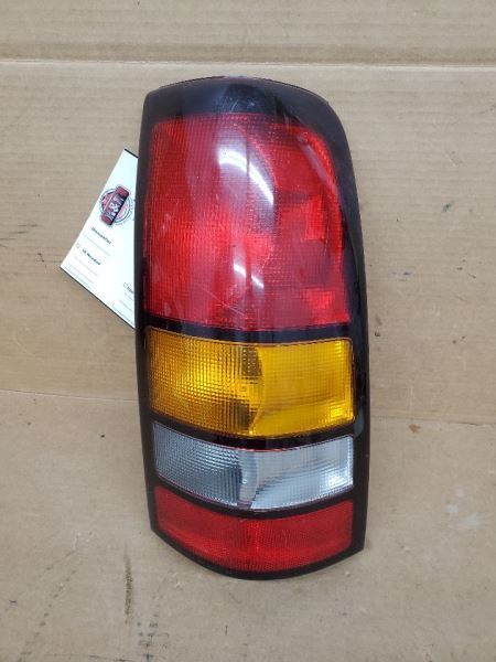 Passenger Tail Light Classic Style Fits 05-07 SIERRA 1500 PICKUP 276383