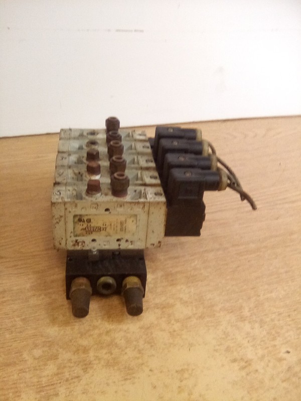 Lot Of 5 Numatics L22BA4528 Solenoid Valve Assembly