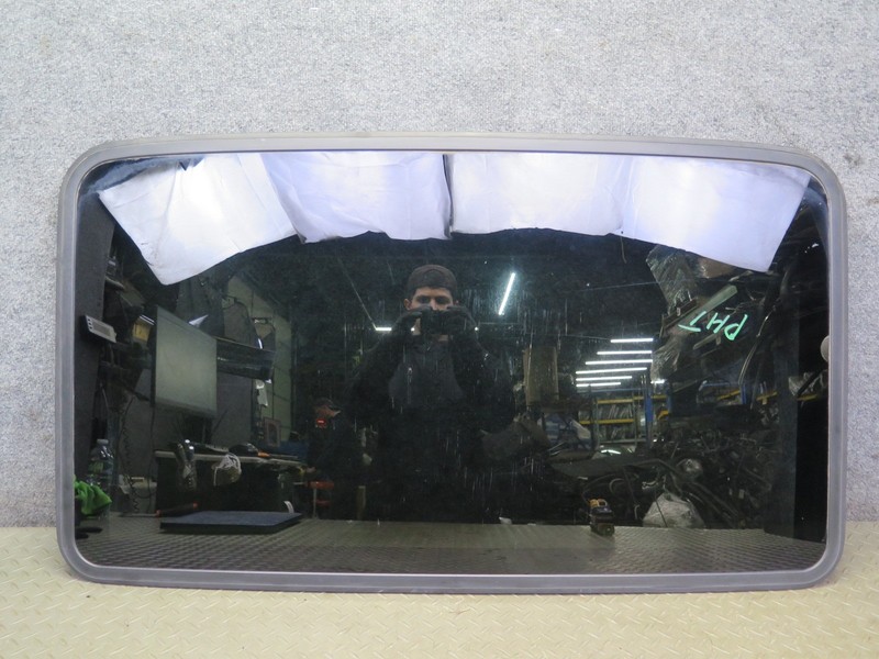 2003-2009 HUMMER H2 FRONT UPPER SUNROOF GLASS WINDOW PANEL