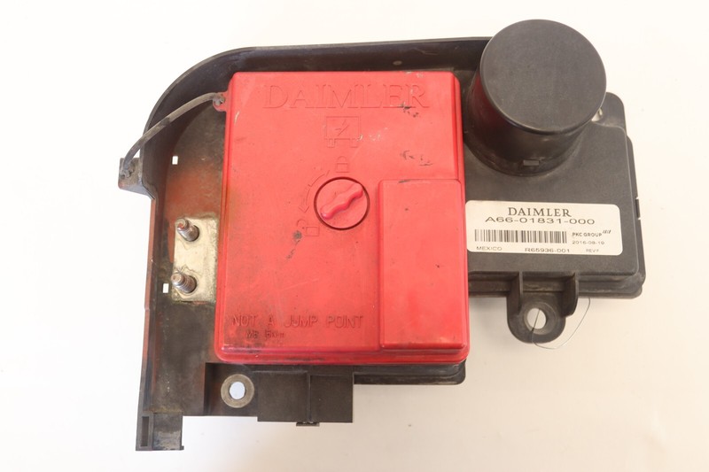 2017-2025 FREIGHTLINER CASCADIA 126 BATTERY JUMP POINT MODULE DAIMLER OEM