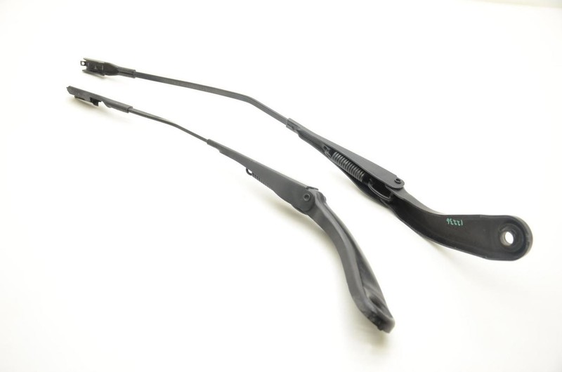 2014-2016 BMW 435i Convertible Pair of Windshield Wiper Arms