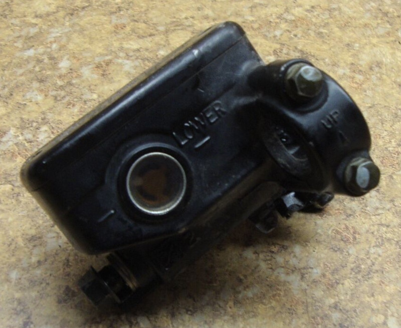 04 Honda CBR600F4 CBR 600 F4 CBR600 Front Brake Lever Mount Master Cylinder E10