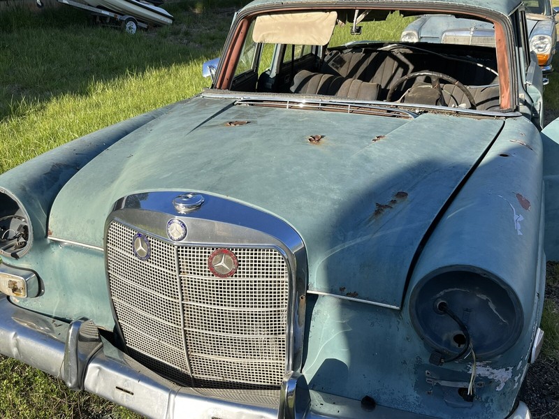67 Mercedes Benz W 110 Classic W110 FrontHood