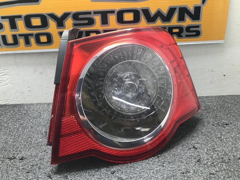 2008 PASSAT passenger Taillight Sedan quarter mounted thru VIN 050000 OEM 06-08
