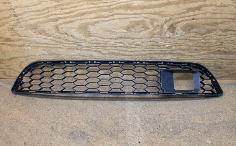 2016 2017 2018 2019 Nissan Sentra Front Bumper Lower Grille 622544FY0A OEM *