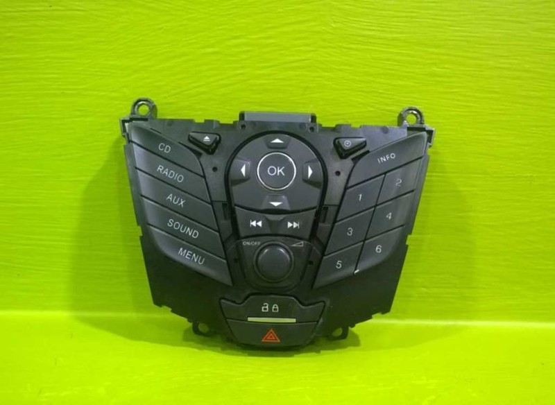 12 13 FOCUS RADIO CONTROL PANEL OEM 3714-3