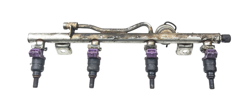 01-04 Mercedes R170 SLK230 2.3L Fuel Injector Rail 1110703095 OEM