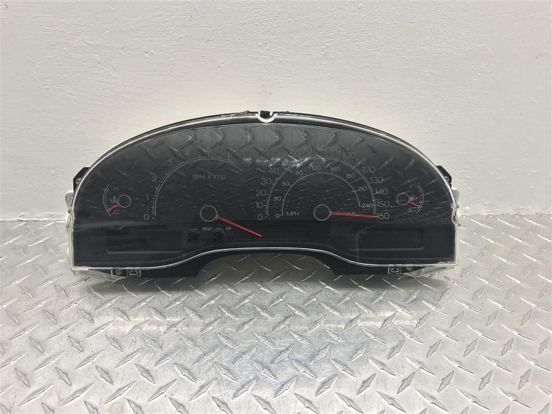 04 05 LINCOLN LS SPEEDOMETER CLUSTER ODOMETER OEM 257-04315