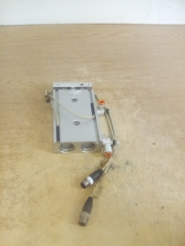 SMC CXSM25-60 Dual Rod Cylinder W/(2) Magnetic Sensors