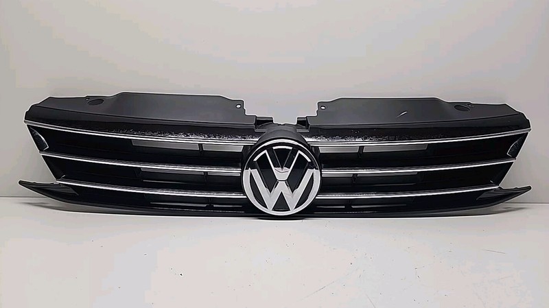 5C6853655F | 2015 - 2018 Volkswagen Jetta OEM Front Bumper Upper Black Grille