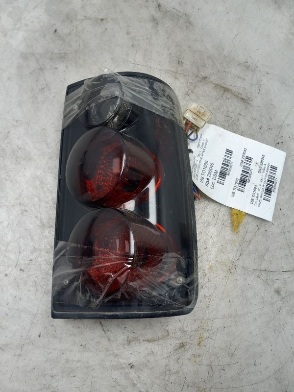1990 TOYOTA PICKUP PASSENGER RIGHT TAIL LIGHT AFTER MARKET 556271