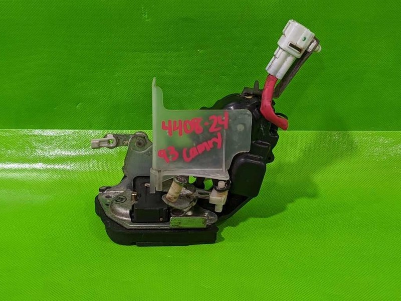 92-96 CAMRY PASSENGER RIGHT REAR DOOR LOCK LATCH OEM 4408-24