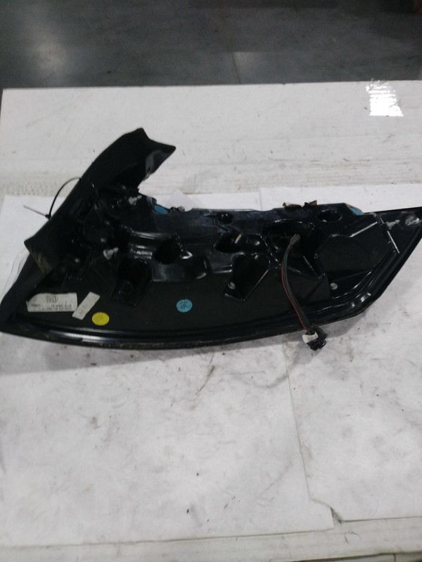Used Left Tail Light Assembly fits: 2019 Ford Edge ST quarter panel mounted L. L