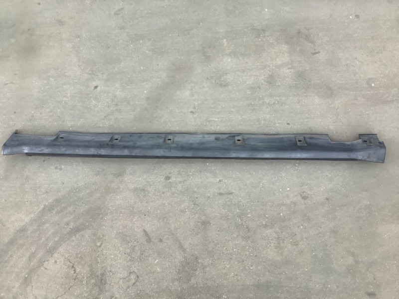 05-06 Honda CR-V Right Rocker Panel Sill Garnish Trim Molding Protector OEM