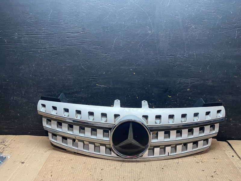 2006 to 2008 Mercedes ML-Class W164 Front Bumper Grille Grill X0090 DG