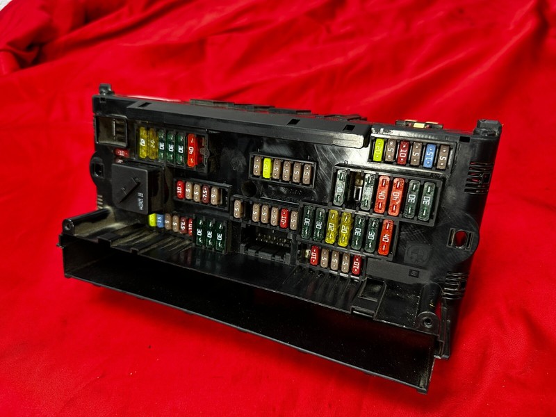 BMW F01 F02 F06 F10 F12 Front Power Distribution Relay Fuse Box Module Unit OEM✅