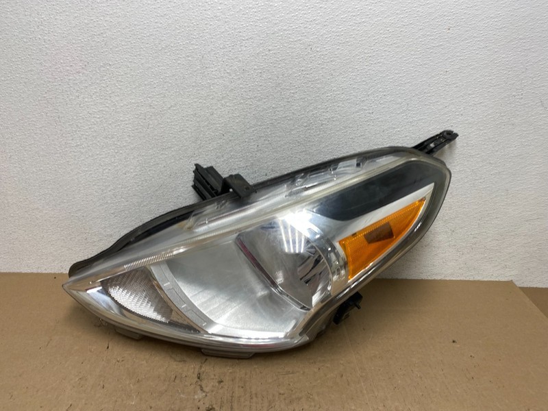 2015 to 2019 Nissan Versa Headlight Left Driver Lh Side AE6506 DW
