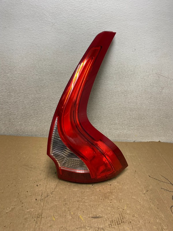 2009 to 2011 Volvo XC60 Right Passenger RH Tail Light Oem V0071 DW