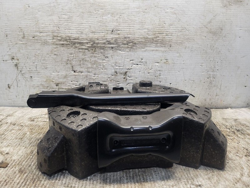 MKC 2019 Jack and Tools 1754224