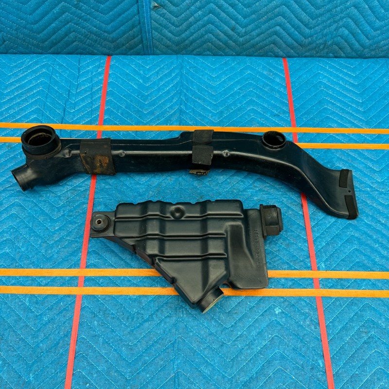1989–1995 Geo Tracker Engine Air Intake Duct and Resonator OEM 1376056BB 1382060