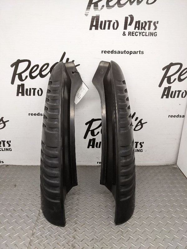 00-06 Tahoe Suburban Yukon LH & RH Rear D Pillar Molding Trim Panel Appl 117