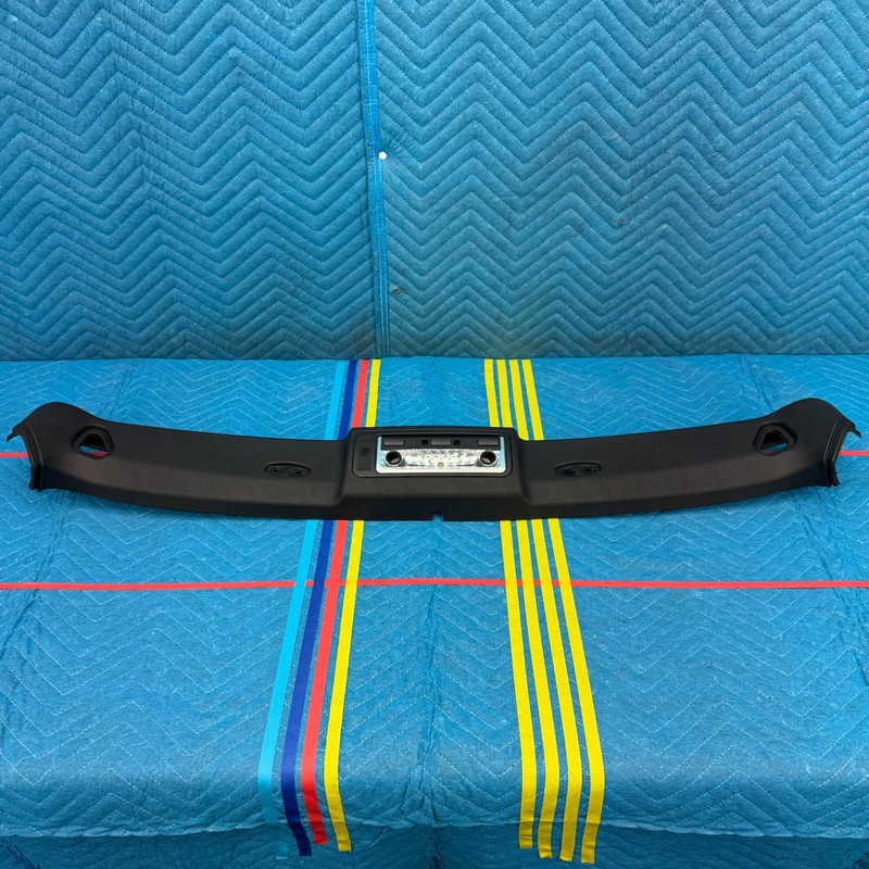 01–06 BMW 330Ci Cabrio E46 Upper Windshield Frame Interior Trim With Dome Light