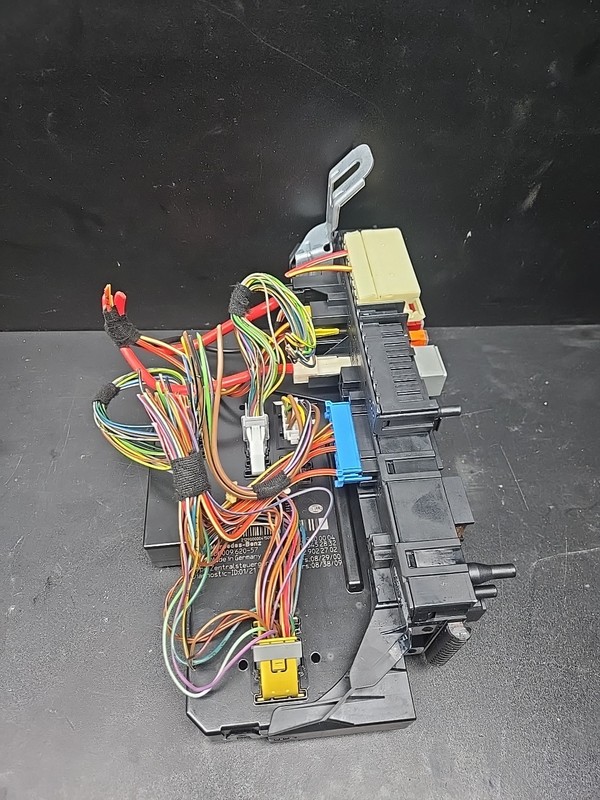 10-16 Mercedes W212 E63 AMG CLS550 C250 GLK350 Front SAM Module Relay Fuse Box