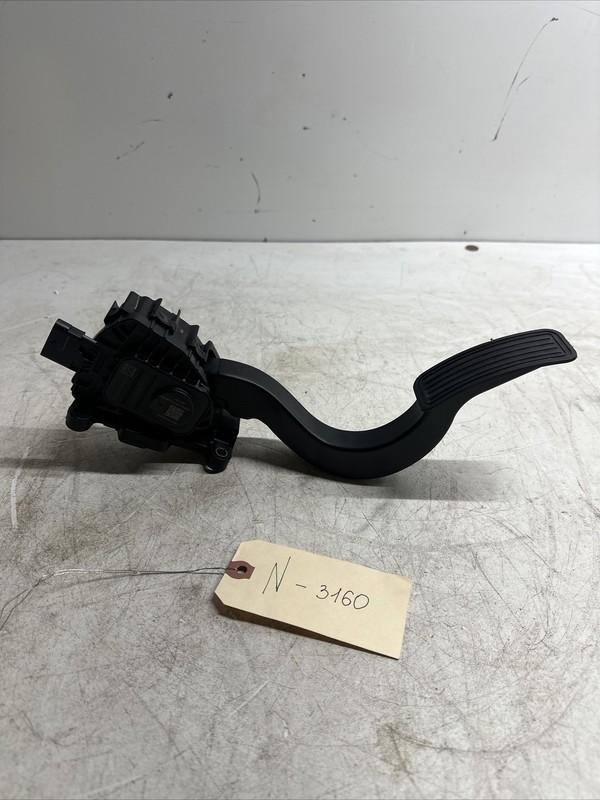 Tesla Model Y ACCELERATION GAS PEDAL THROTTLE SENSOR OEM 3160 B111