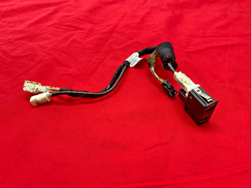 BMW E82 E90 E92 E60 F01 F06 F10 F12 E70 USB AUX-IN Audio Socket Port Plug OEM✅
