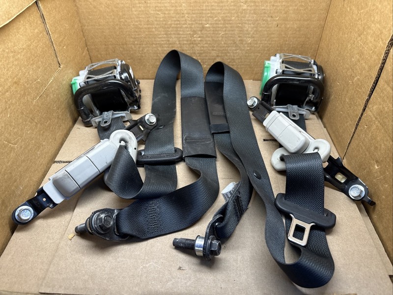 14-15 Nissan Versa Note Hatchback Driver Passenger Seat Belt Seatbelt Retractor